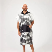 Nomadix - Changing Ponco - Tie Dye Black and White